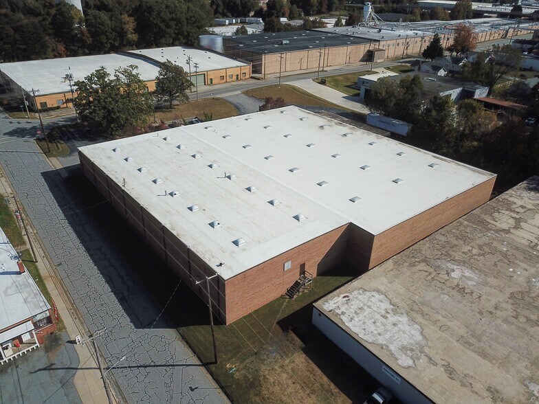 More Photos Of 702 Prospect St, High Point Warehouse For Lease