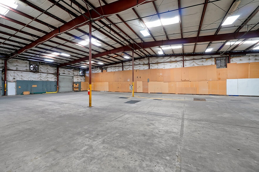 More Photos Of 11435 Rocket Blvd, Orlando Warehouse For Lease
