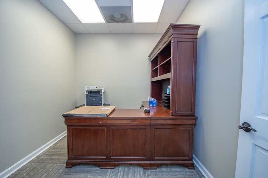 More Photos Of 14 Brown St, Newnan Office For Sale