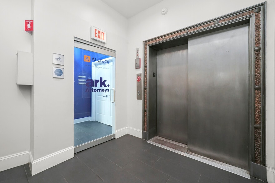 More Photos Of 1000 N Milwaukee Ave, Chicago Loft Creative Space For Lease