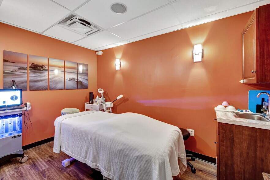 More Photos Of 3045 N Federal Hwy, Fort Lauderdale Storefront Retail Office For Lease