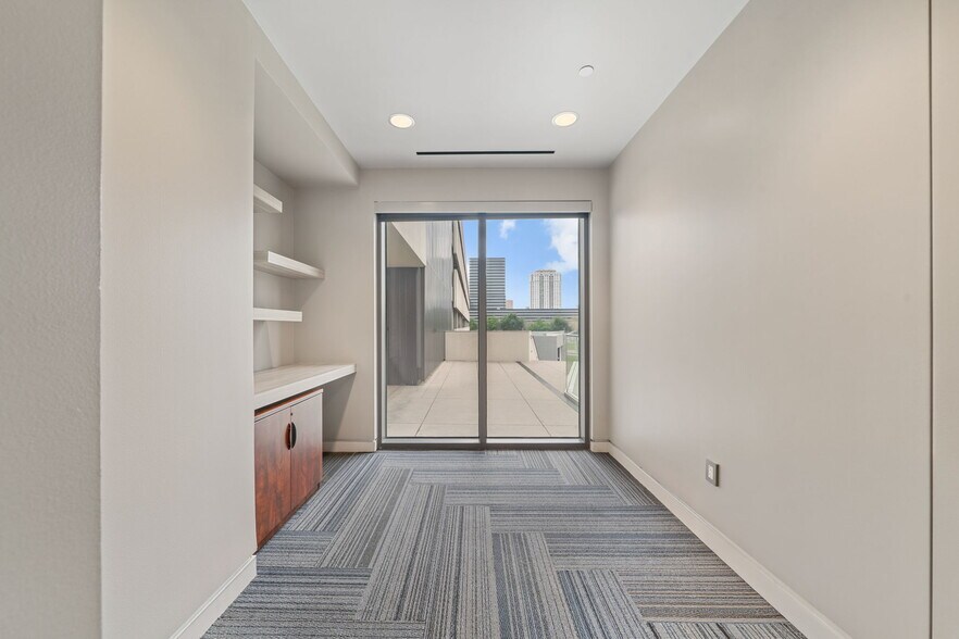 More Photos Of 1700 Post Oak Blvd, Houston Office For Lease