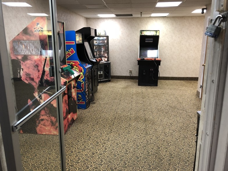 More Photos Of 340 Oyler Ave, Oak Hill Hotel For Lease