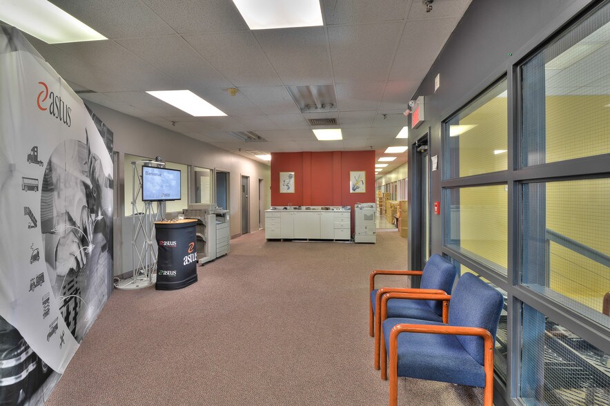 More Photos Of 2396-2400 Rue De La Province, Longueuil Office For Sale