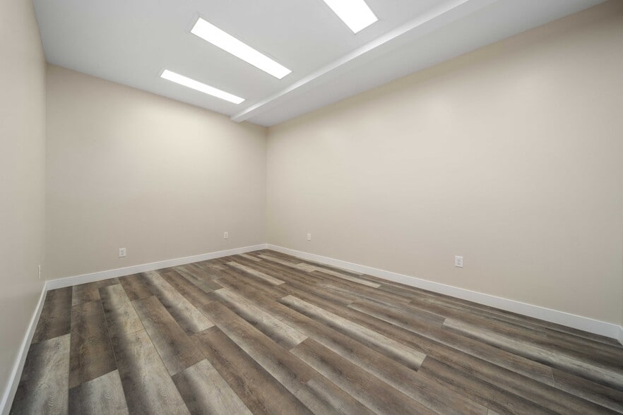 More Photos Of 465 E Palmdale Blvd, Palmdale Loft Creative Space For Lease