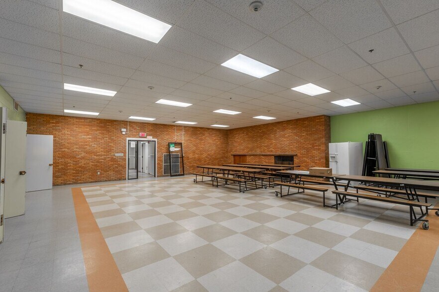 More Photos Of 1500 14th St, Lubbock Religious Facility For Sale
