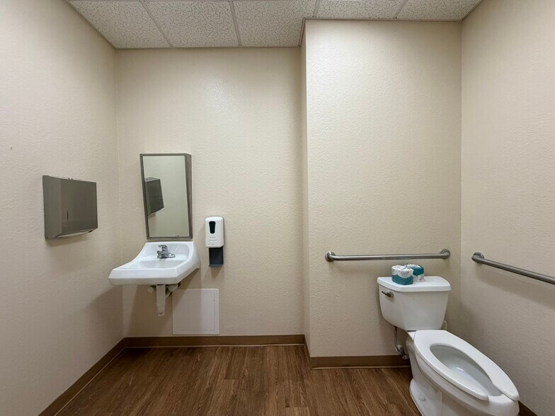 More Photos Of 3107 Medical Way, Sebring Office For Lease