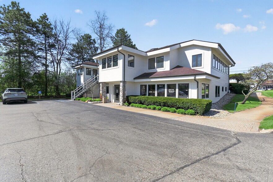 More Photos Of 6300 Sashabaw Rd, Village of Clarkston Storefront For Lease