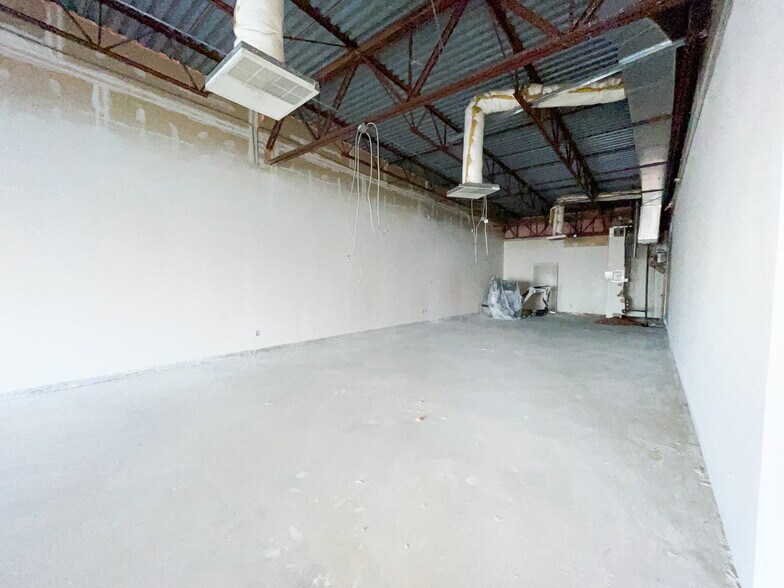 More Photos Of 6524- Slide Rd, Lubbock Unknown For Lease