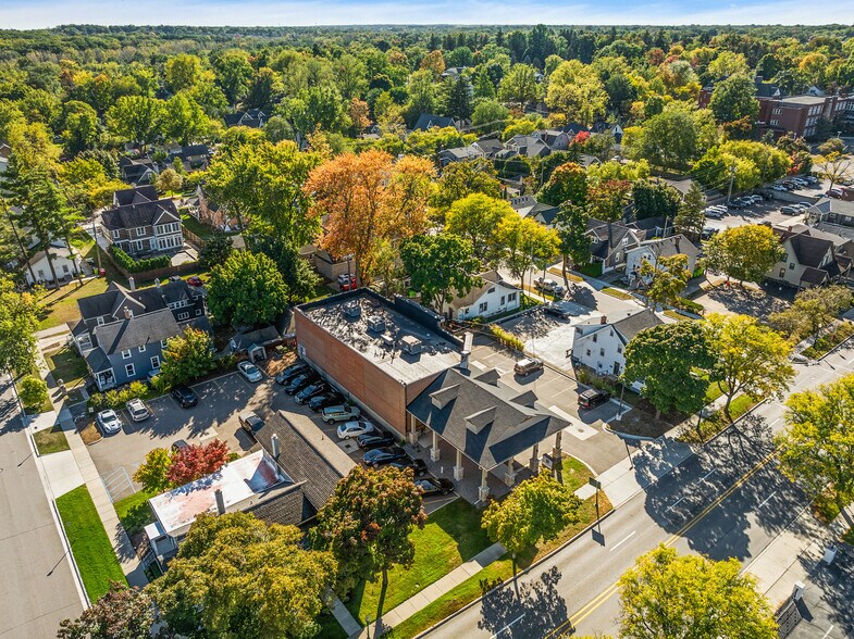 More Photos Of 311 W University Dr, Rochester Freestanding For Lease