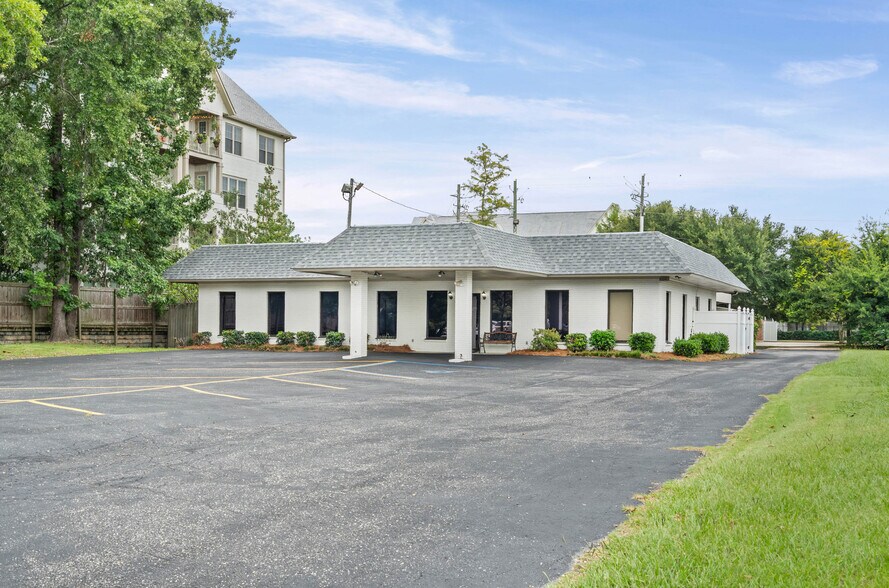 Primary Photo Of 3664 College Ln S, Mobile Medical For Sale