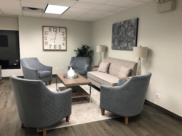 More Photos Of 255 E Lake St, Bloomingdale Office For Lease