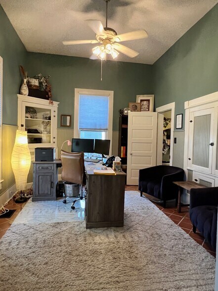 More Photos Of 306 N Austin St, Comanche Office For Sale