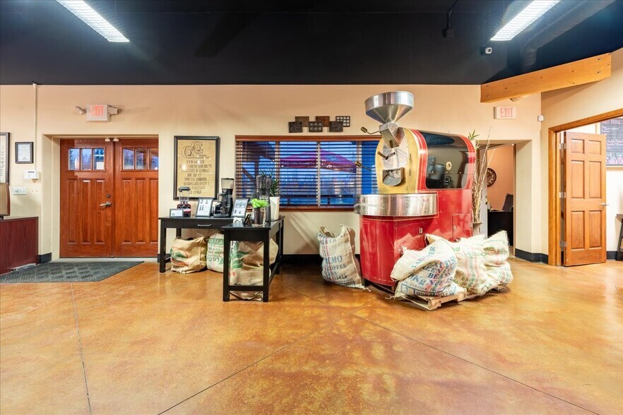 More Photos Of 1502 Minnie St, Fairbanks Industrial For Sale