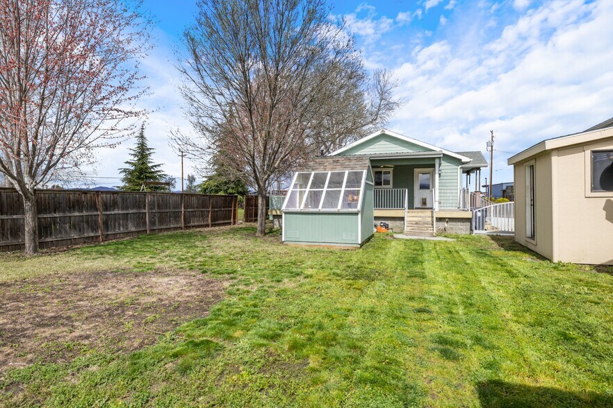 More Photos Of 802 E Vilas Rd, Medford Light Manufacturing For Sale