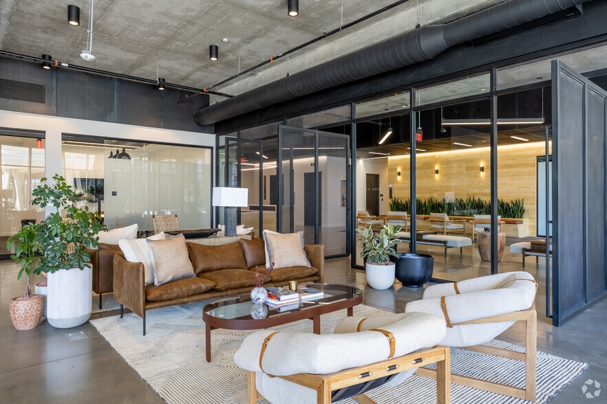 More Photos Of 3232 E Cesar Chavez St, Austin Office For Lease