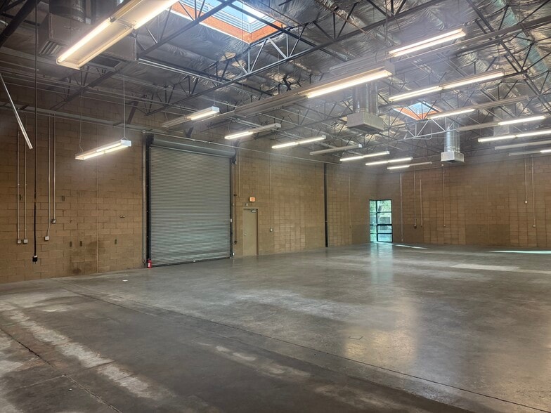 More Photos Of 4517 E Broadway Rd, Phoenix Warehouse For Lease