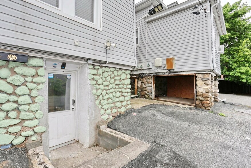 More Photos Of 22 S Madison Ave, Spring Valley Office For Sale