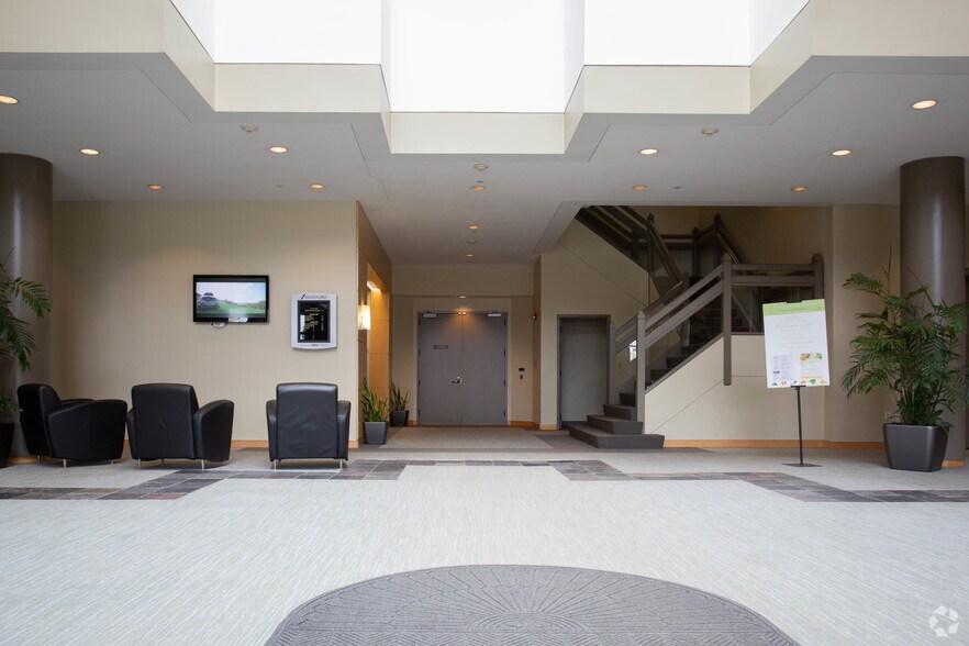 More Photos Of 2 Executive Dr, Chelmsford Office For Lease