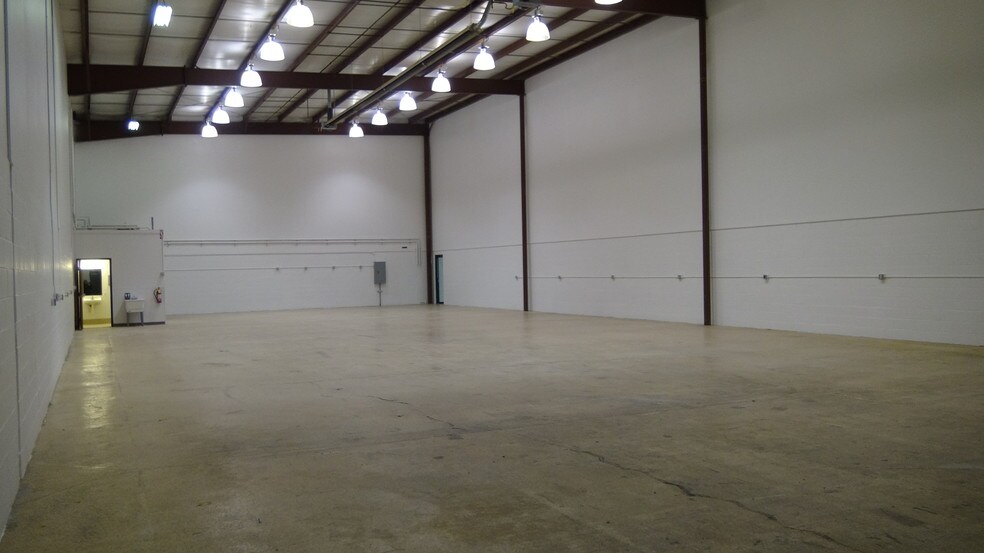 More Photos Of 12801 Silver Lake Rd, Brighton Manufacturing For Sale