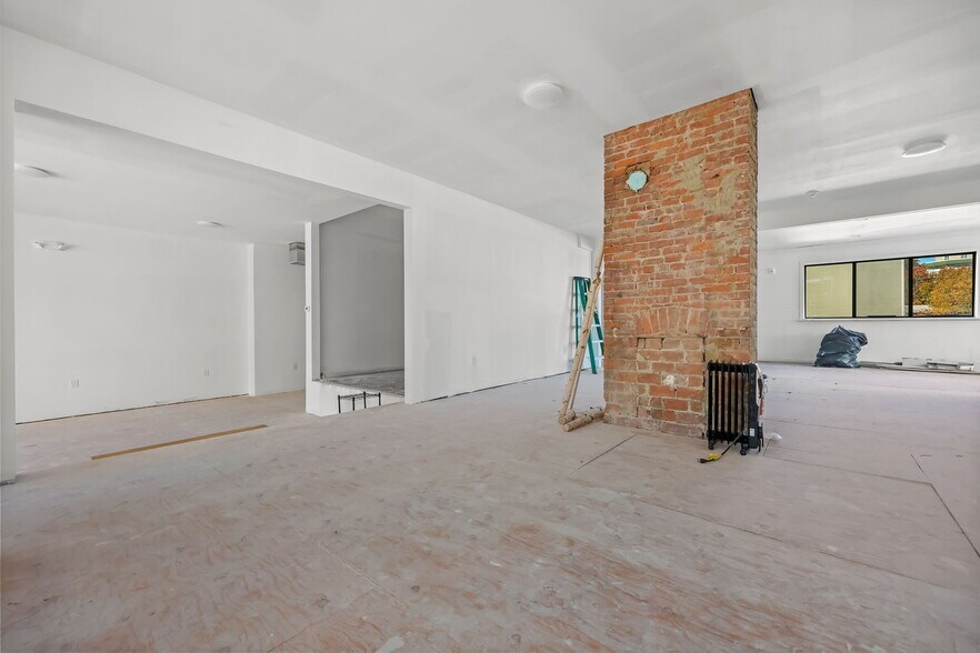 More Photos Of 10 N Water St, Greenwich Storefront Retail Residential For Lease