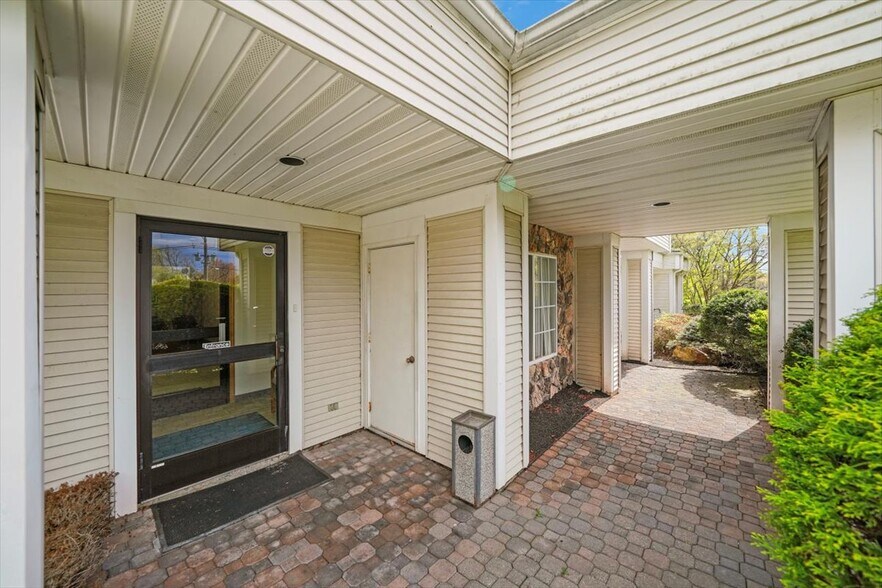 More Photos Of 468 Gidney Ave, Newburgh Medical For Sale