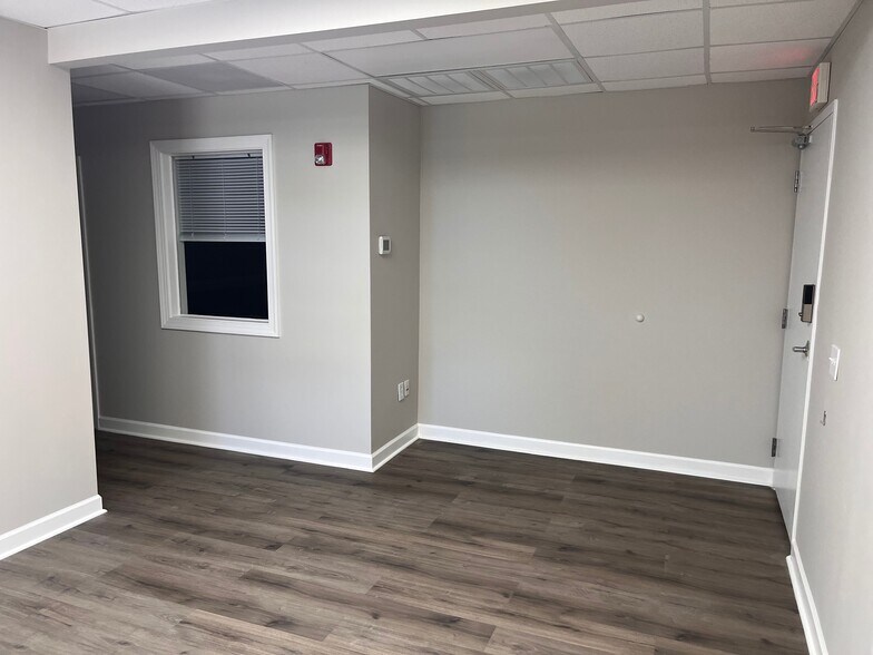 More Photos Of 18809 W Catawba Ave, Cornelius Medical For Lease
