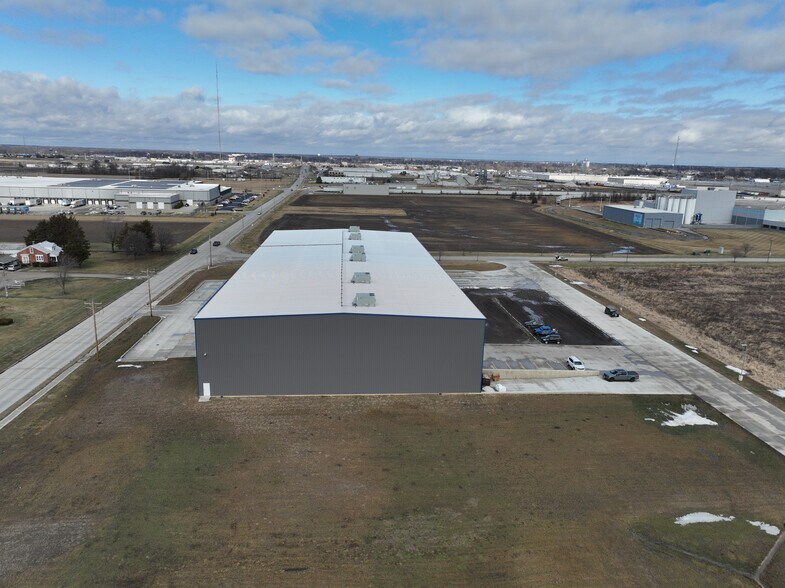 More Photos Of 2300 Raney, Effingham Warehouse For Lease