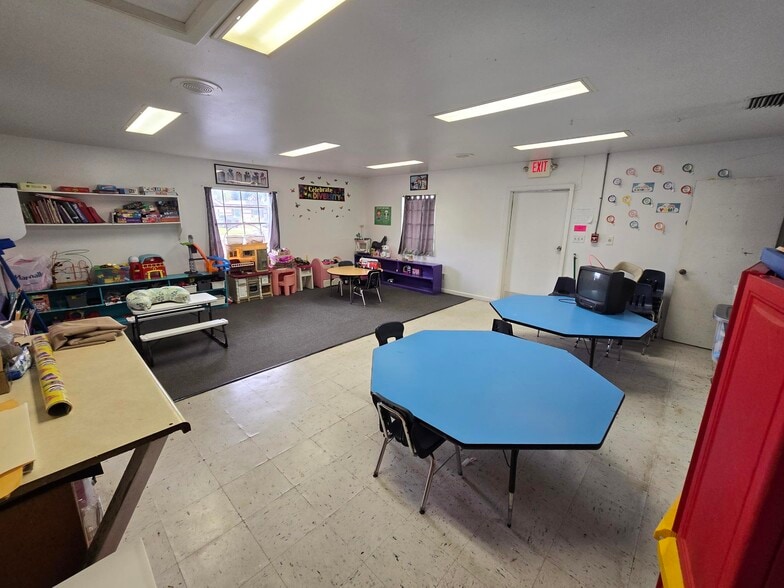 More Photos Of 8810 W Norfolk St, Tampa Schools For Sale