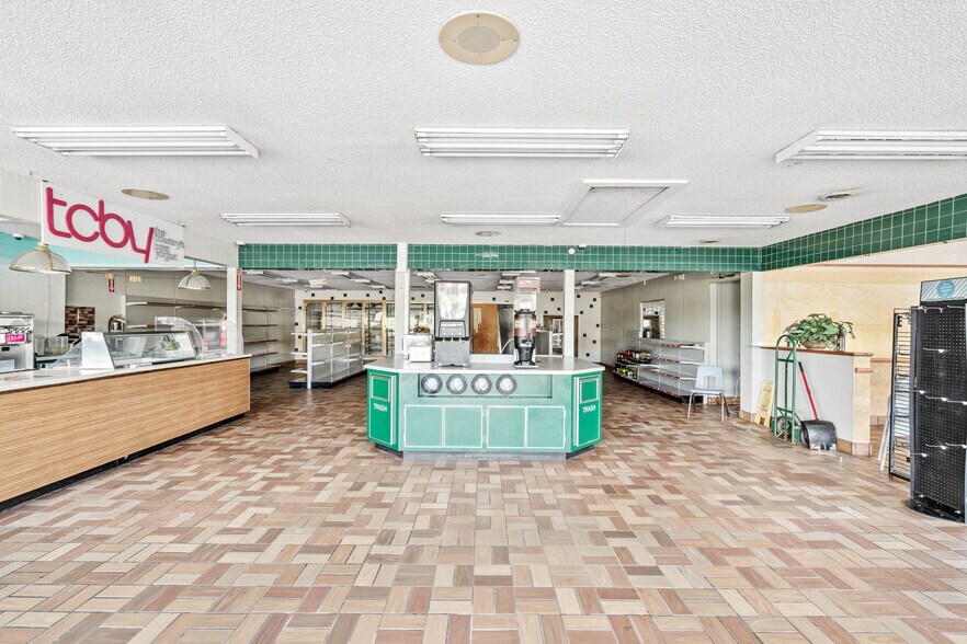 More Photos Of 5 Lane St, Yemassee Storefront For Lease