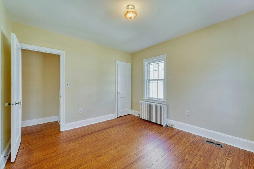 More Photos Of 121 N Hatcher Ave, Purcellville Office For Sale