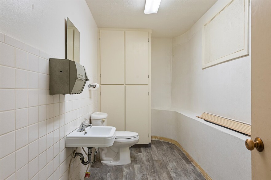 More Photos Of 2100 7th St, Baker City Specialty For Sale