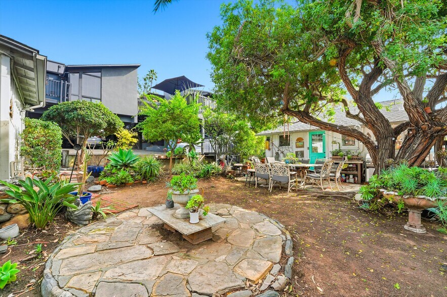 More Photos Of 2101 Glenneyre St, Laguna Beach Apartments For Sale