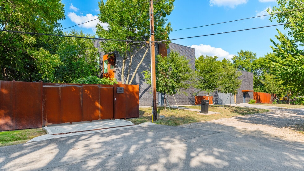 More Photos Of 4798 Iberia Ave, Dallas Office For Sale