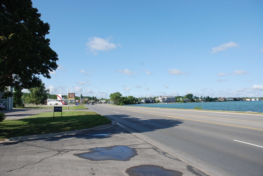 More Photos Of 4620 N US Highway 31 N, Traverse City Office For Lease