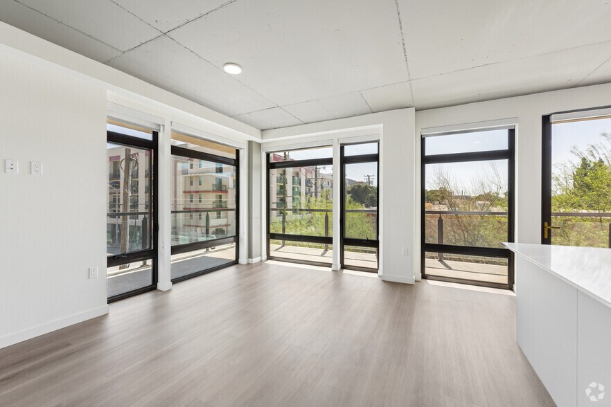 More Photos Of 127 W Pomona St, Monrovia Apartments For Lease