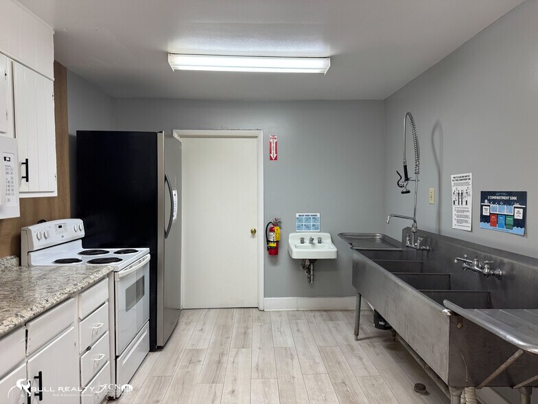 More Photos Of 1200 Gran Crique Pky, Roswell General Retail For Sale