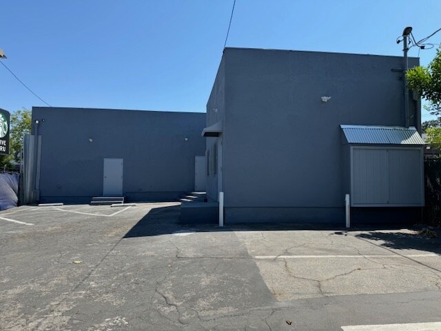 More Photos Of 19445-19449 Ventura Blvd, Tarzana Storefront For Sale