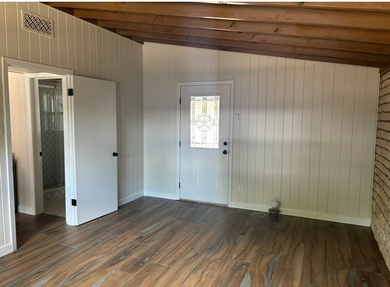 More Photos Of 111 Holiday Loop, Canyon Lake Office For Lease