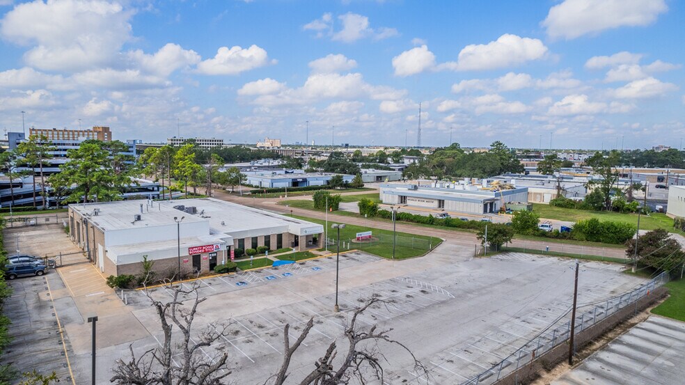 More Photos Of 2110 E Governors Cir, Houston Light Manufacturing For Sale