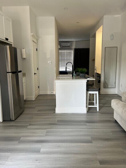 More Photos Of 203 S Lockwood Dr, Houston Apartments For Sale