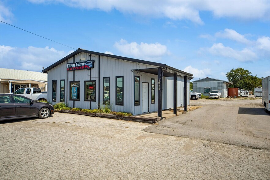 More Photos Of 1625 S Ankeny Blvd, Ankeny Auto Dealership For Sale
