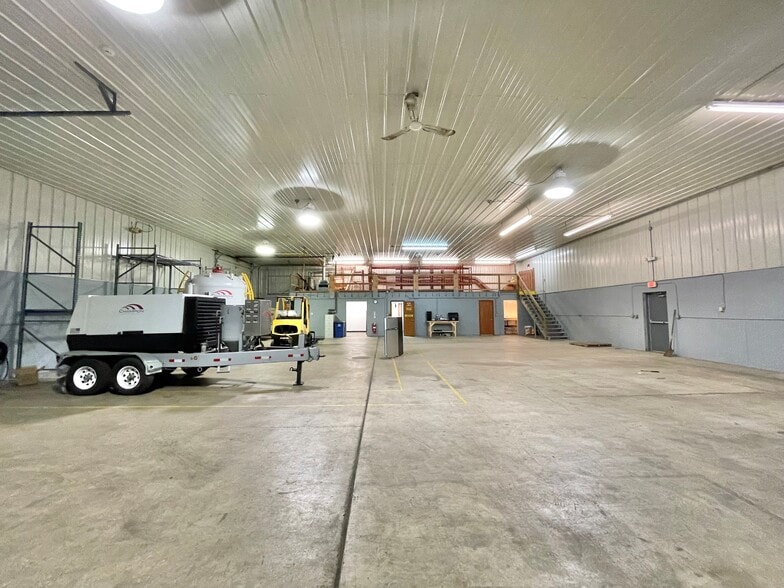 More Photos Of 320 Industrial Dr, Griffith Warehouse For Lease