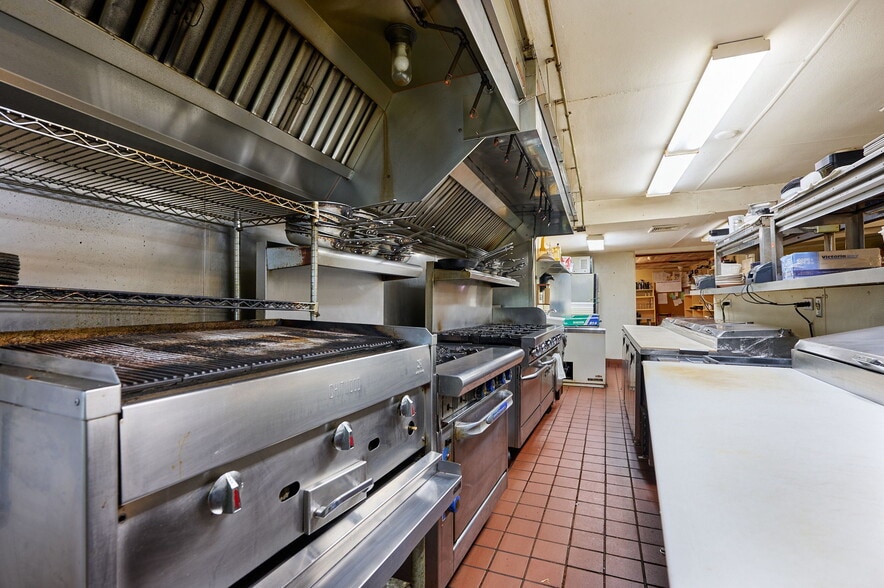 More Photos Of 100 Mountain Rd, Easthampton Restaurant For Sale
