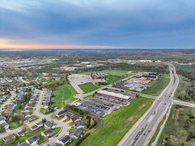 More Photos Of 1545 Associates Dr, Dubuque Office For Sale