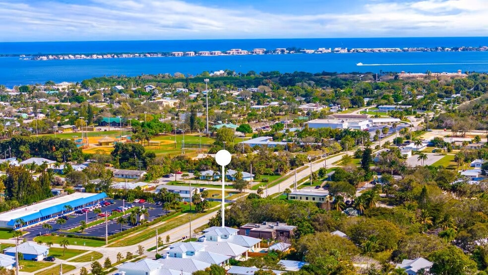 More Photos Of 1960 NE Dixie Hwy, Jensen Beach Apartments For Sale