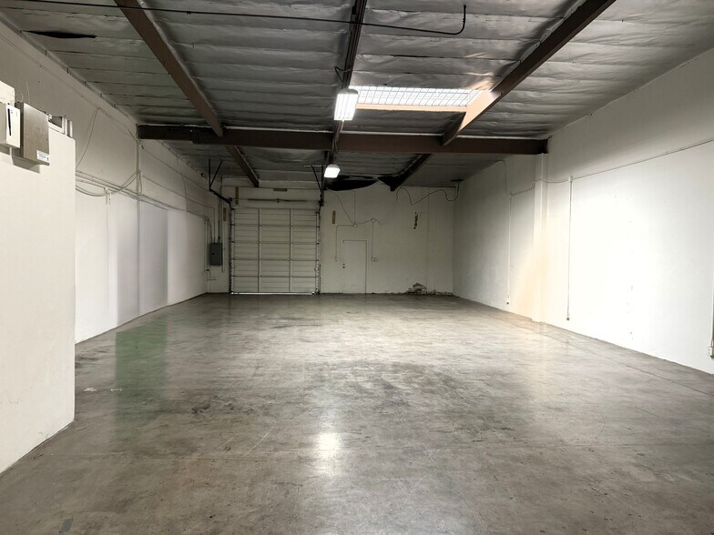 More Photos Of 2200-2220 E Gladwick St, Rancho Dominguez Industrial For Lease
