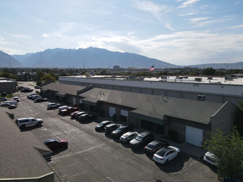 More Photos Of 8744 S Sandy Pky, Sandy Showroom For Lease