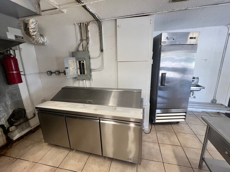 More Photos Of 5830 Gall Blvd, Zephyrhills Restaurant For Lease