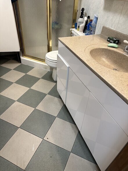 More Photos Of 656-678 Montauk Ave, Brooklyn Warehouse For Lease